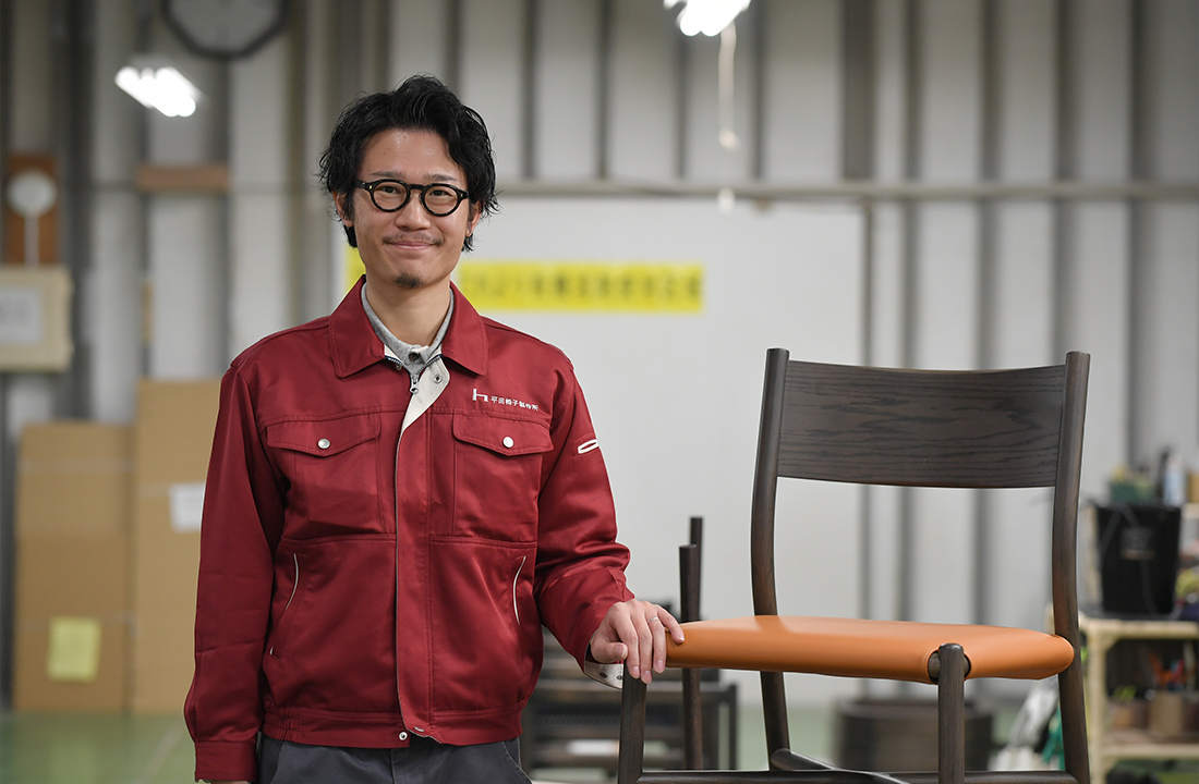 佐賀市諸富町に工場を構える椅子専門メーカー、平田椅子製作所