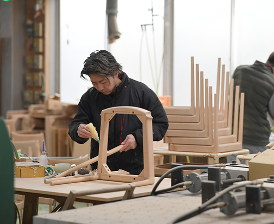 強度を担保する組み立ては重要な工程。