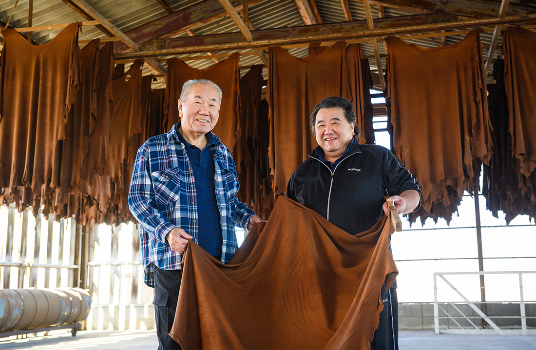 代表の石居信幸さん（左）と、ご子息の石居邦幸さん。