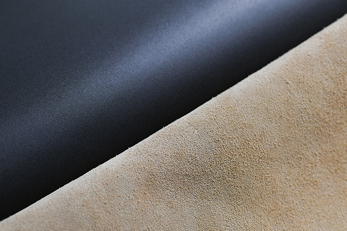 コンビネーションなめしを施し、美しく仕上げた紳士靴用の革。