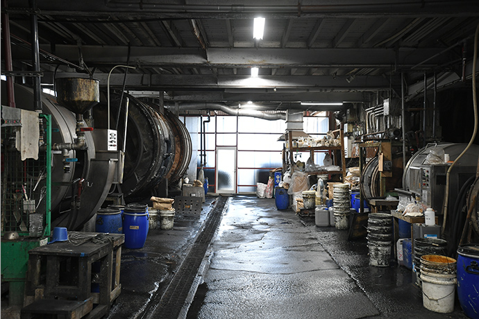 1階のタイコ場。ここで薬品配合の研究などが行われている。